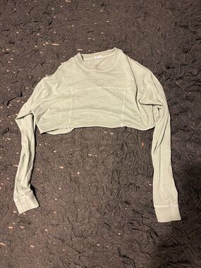 Women’s garage Cropped Long-Sleeve Top - Sage Green size xs